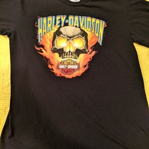 Harley-Davidson Black T‑Shirt with Flaming Skull Graphic (Yellow, Orange, Blue)